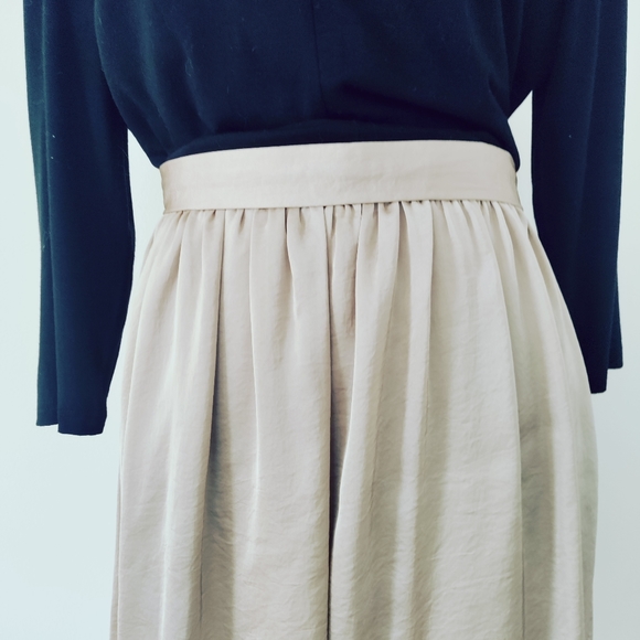 Vince Camuto gently worn part dress black top, gold skirt size L - Picture 4 of 6